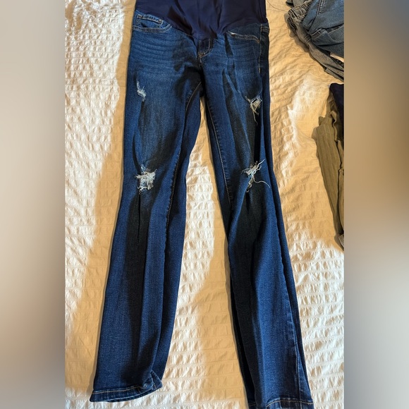 Maternity Clothing - Picture 3 of 6